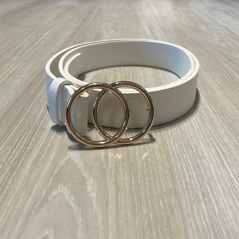 White belt | gold buckle | 30”